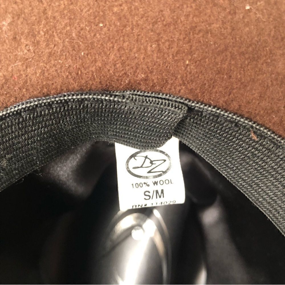 Vintage wool fedora with multi colored feathers in the satin ribbon trim - Picture 6 of 7